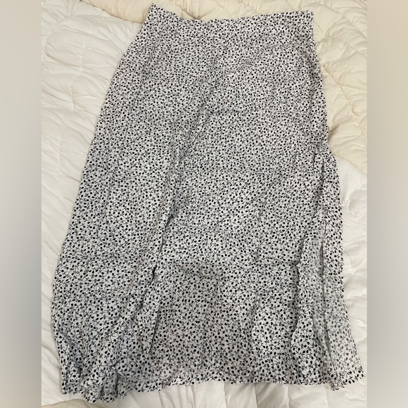 THRIFTED FLORAL SKIRT - Picture 1 of 1